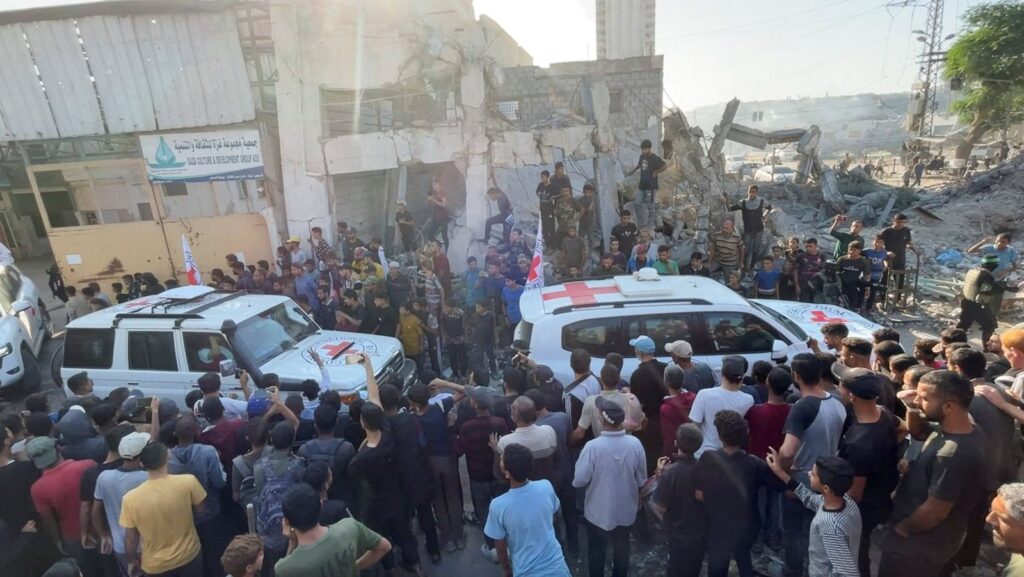 The occupation authorities released five prisoners from Gaza in critical condition