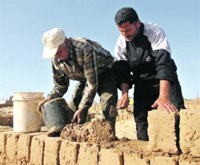 Mud and straw houses: Necessary solutions for displaced people in Gaza’s harsh winter