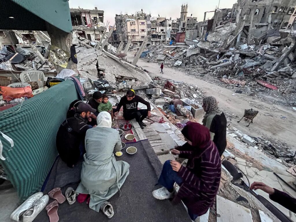 A Ramadan table in Gaza… a table that resists hunger and hides the brokenness