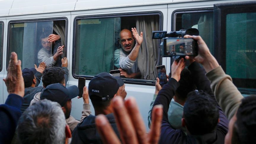 Israel releases 8 prisoners from Gaza with emaciated bodies and visible wounds