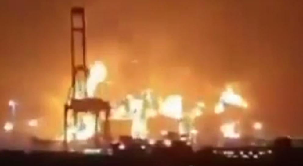 Fires in Ras Laffan, Qatar, following Iranian warnings to evacuate Gulf oil facilities