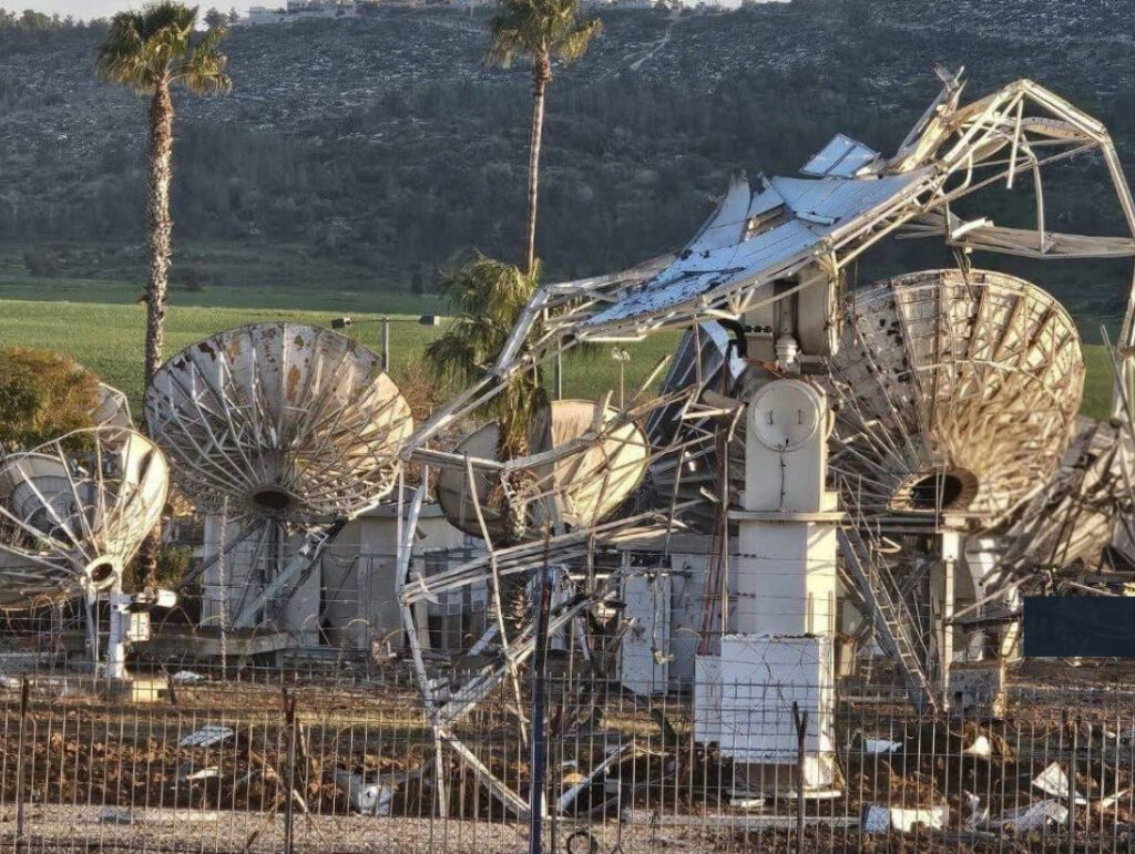 The Revolutionary Guard destroys the vital 