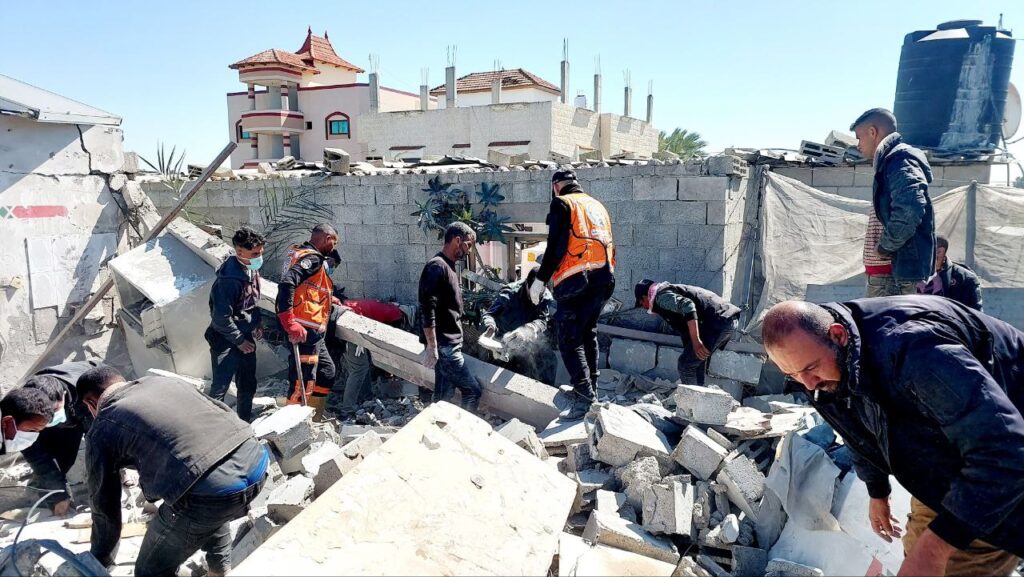 Civil defense in Gaza demands to reveal the fate of the bodies of martyrs under the rubble in Rafah