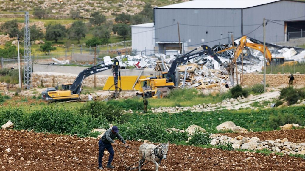 A Palestinian official told Al-Ittihad: 95% of agricultural land in Gaza is severely damaged