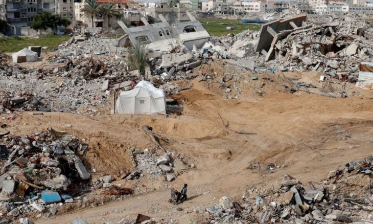 “Recycling rubble” is an emergency lifeline for repairing Gaza’s roads