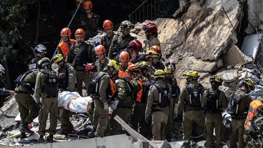 Execution of the largest wave of Iranian operations against America and Israel