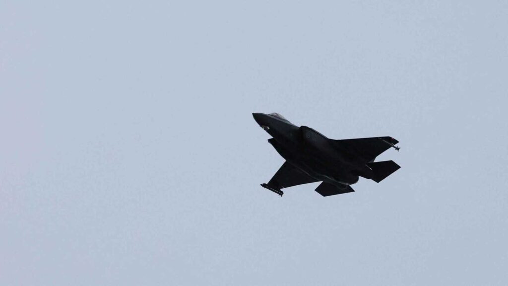 Iranian air defenses destroy an F-35, and American rescue helicopters flee under fire