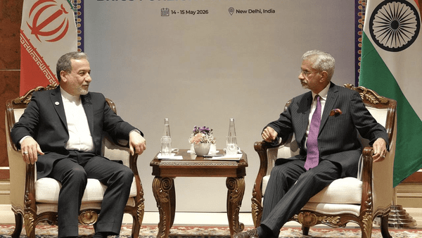 Araghchi: Iran will continue its role in protecting security in the Strait of Hormuz