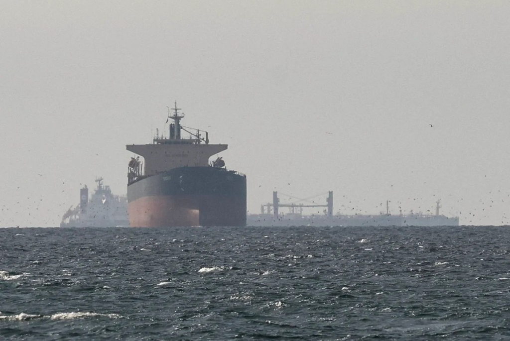 Iranian TV: Giant oil tanker breached the American naval blockade in a simple way