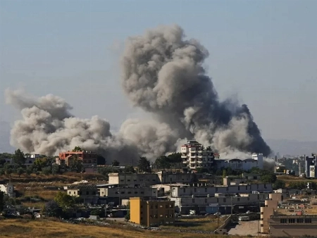 Heavy Israeli airstrikes on southern Lebanon