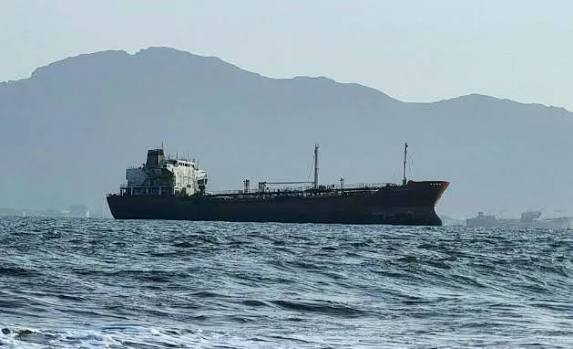 Reuters: 6 Saudi oil tankers change course away from the Gulf of Aden